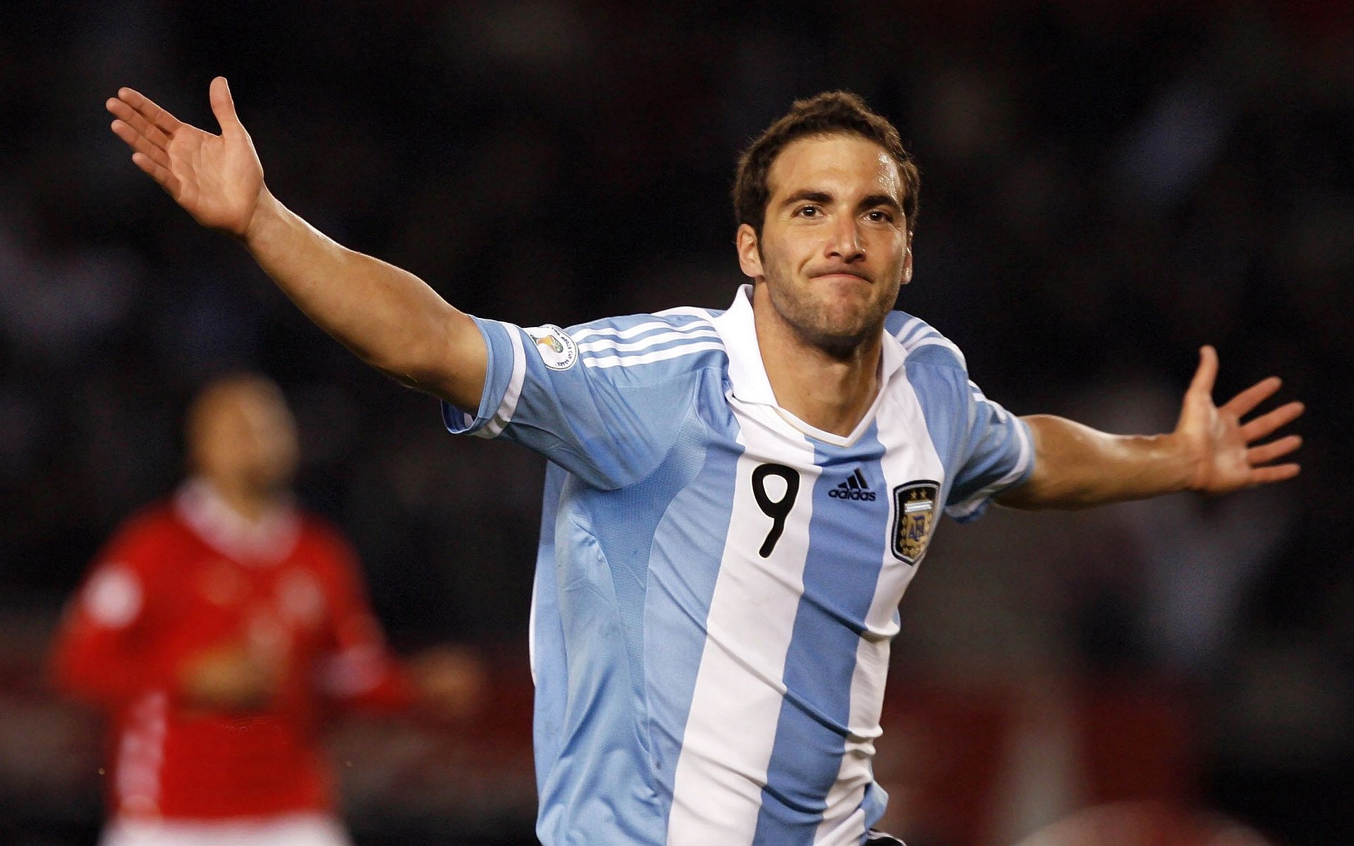 足球传奇排名引发讨论